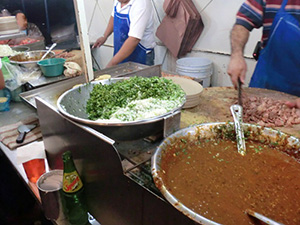 メキシコシティーのタコス屋台の材料