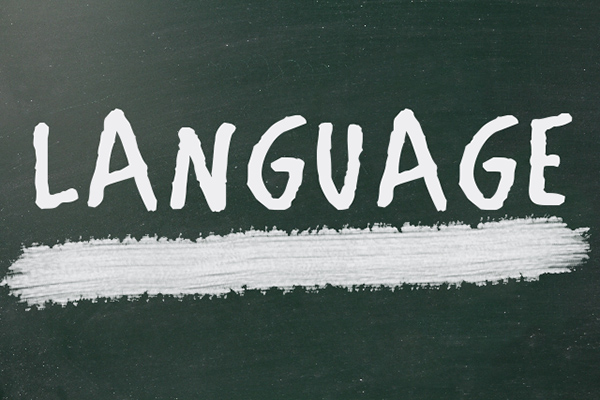 黒板にＬＡＮＧＵＡＧＥの文字